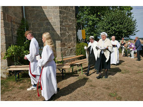 Feier des Mährisch-Neustädter Wachsstockfestes an der Weingartenkapelle (Foto: Karl-Franz Thiede)